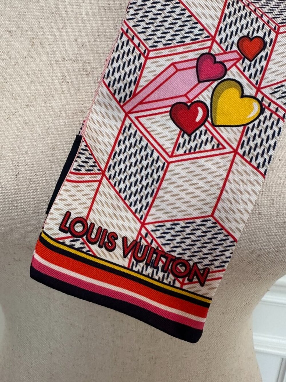 Louis Vuitton Silk Bandeau Scarf Monogram Hearts Pink NWT w/ Box - Picture 5 of 8